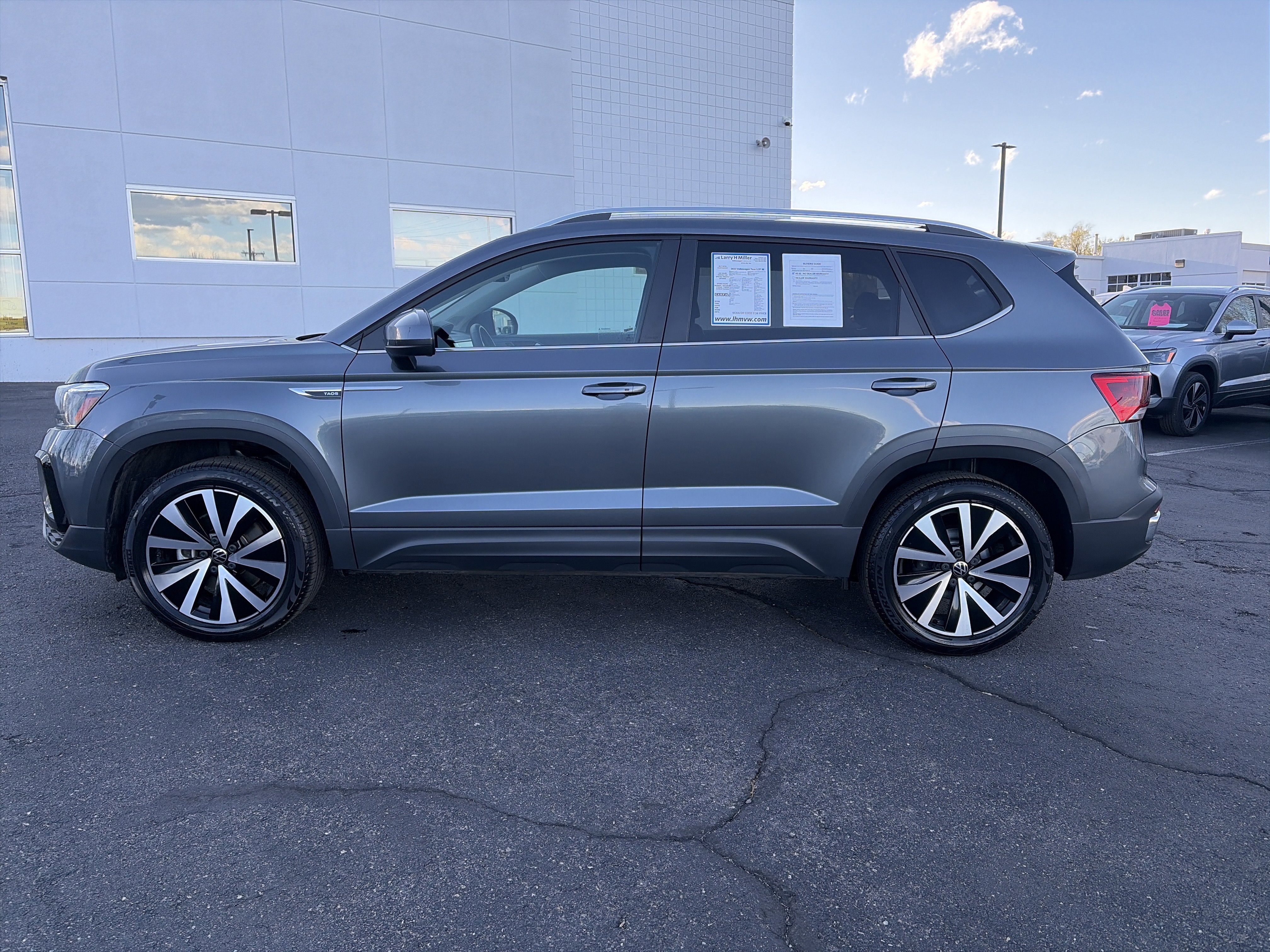 Certified 2023 Volkswagen Taos SE w/ Panoramic Sunroof Package image 9