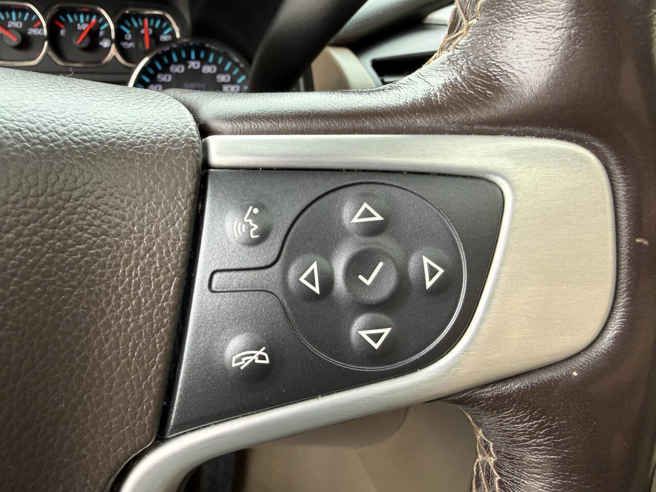 Used 2019 GMC Yukon XL SLT w/ Premium Edition AWD/4WD image 16