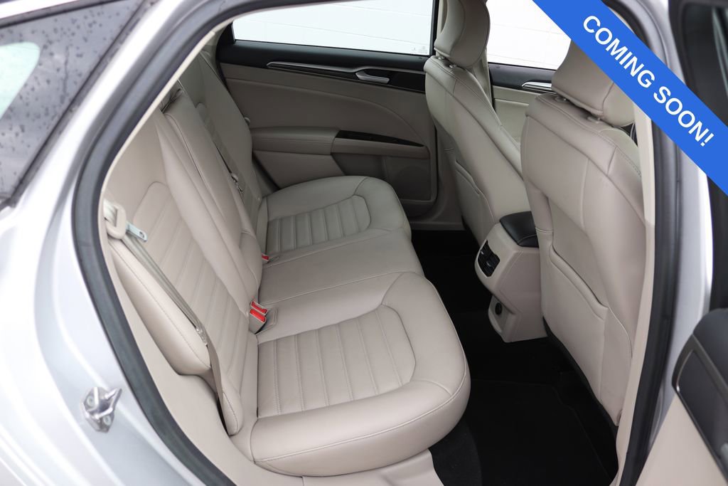 Used 2017 Ford Fusion SE w/ Fusion SE Technology Package FWD image 10
