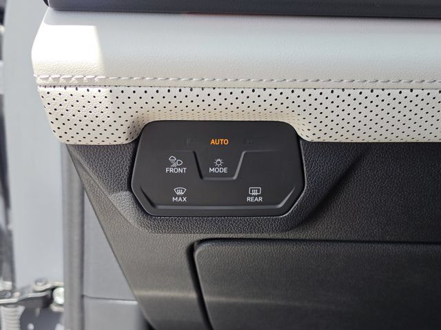 Used 2024 Volkswagen Atlas Cross Sport SEL Premium R-Line AWD/4WD image 31