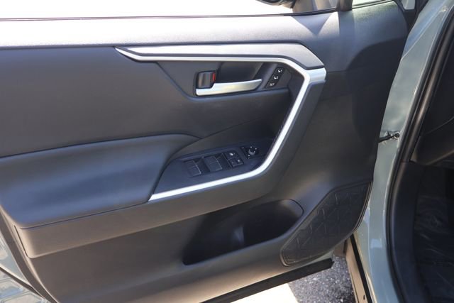 Used 2020 Toyota RAV4 XLE Premium image 12