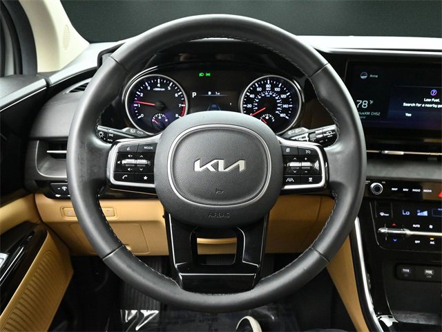 Used 2022 Kia Carnival EX image 22