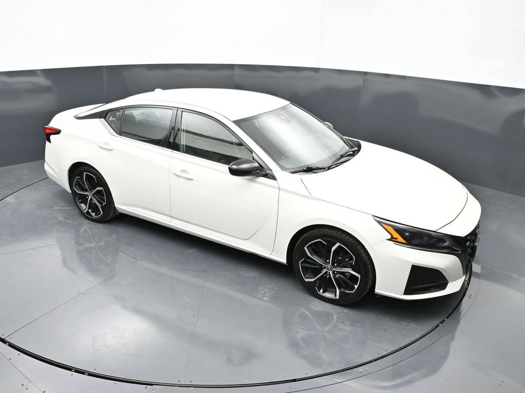 Used 2024 Nissan Altima 2.5 SR image 32