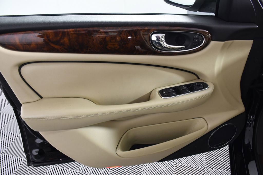 Used 2009 Jaguar XJ8 RWD image 18