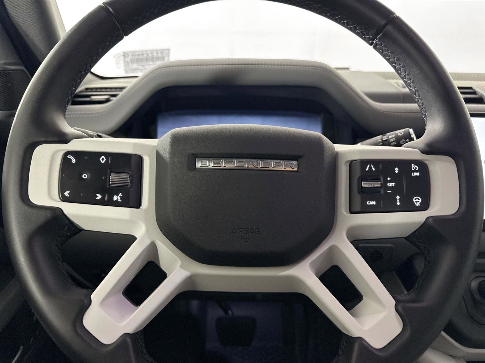 Used 2025 Land Rover Defender 110 X-Dynamic SE image 16