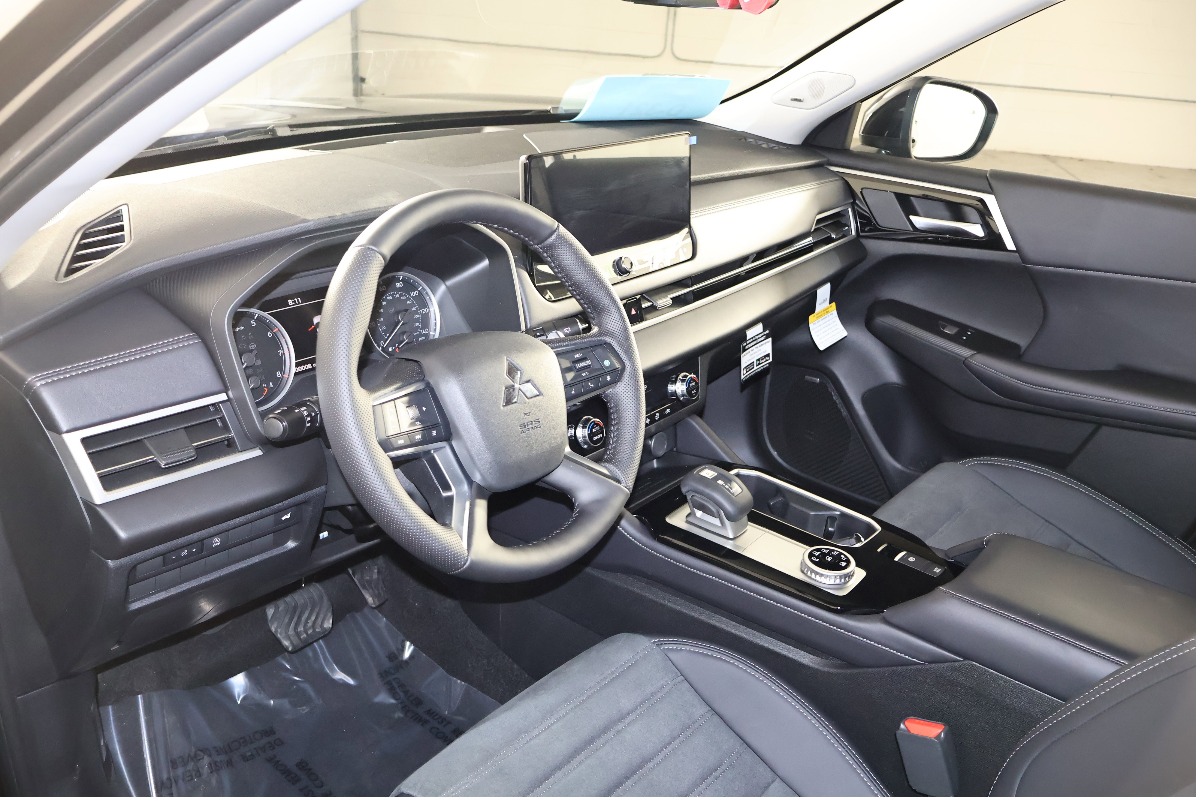 New 2026 Mitsubishi Outlander SE image 2