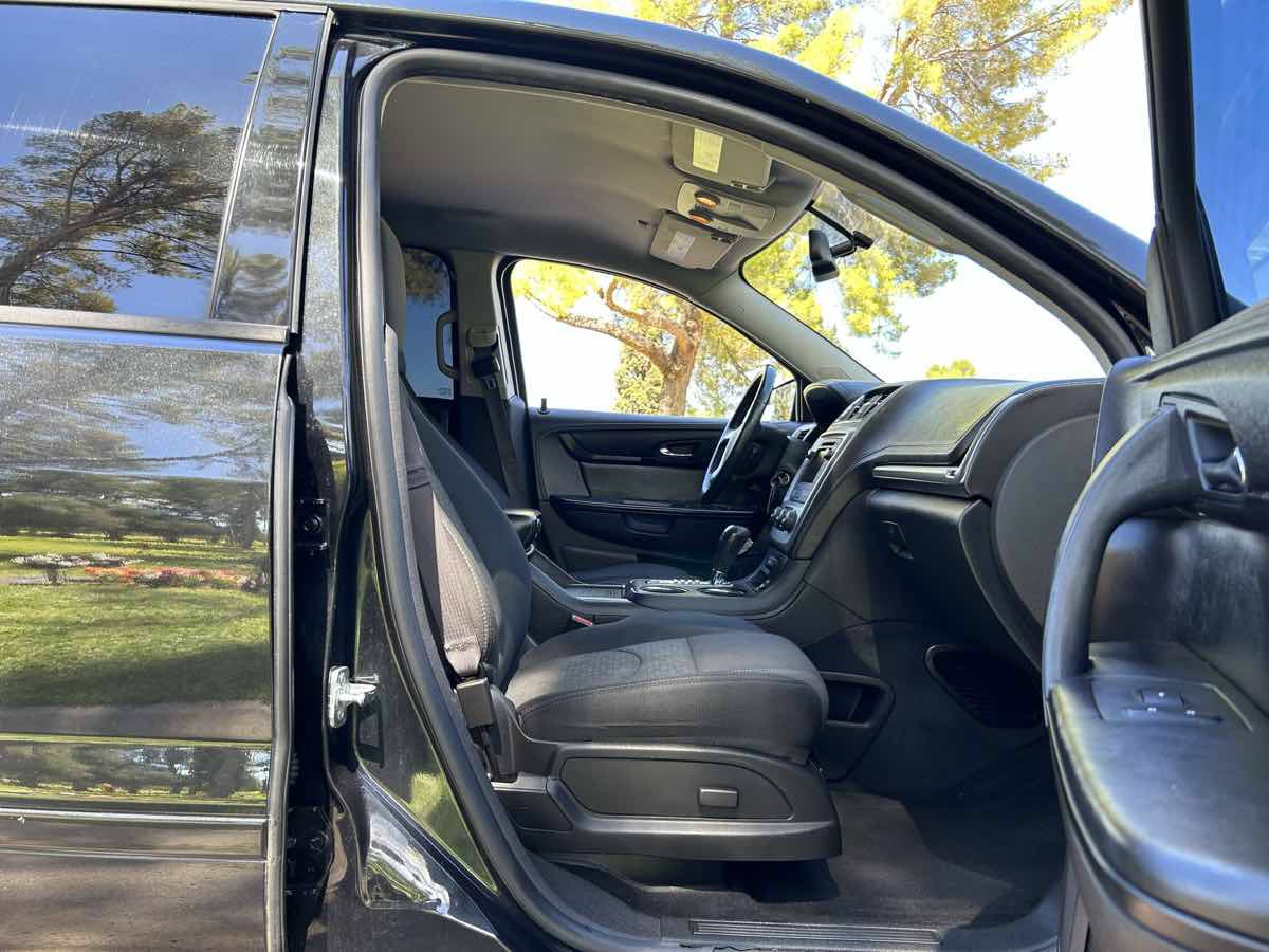 Used 2014 GMC Acadia SLE FWD image 32