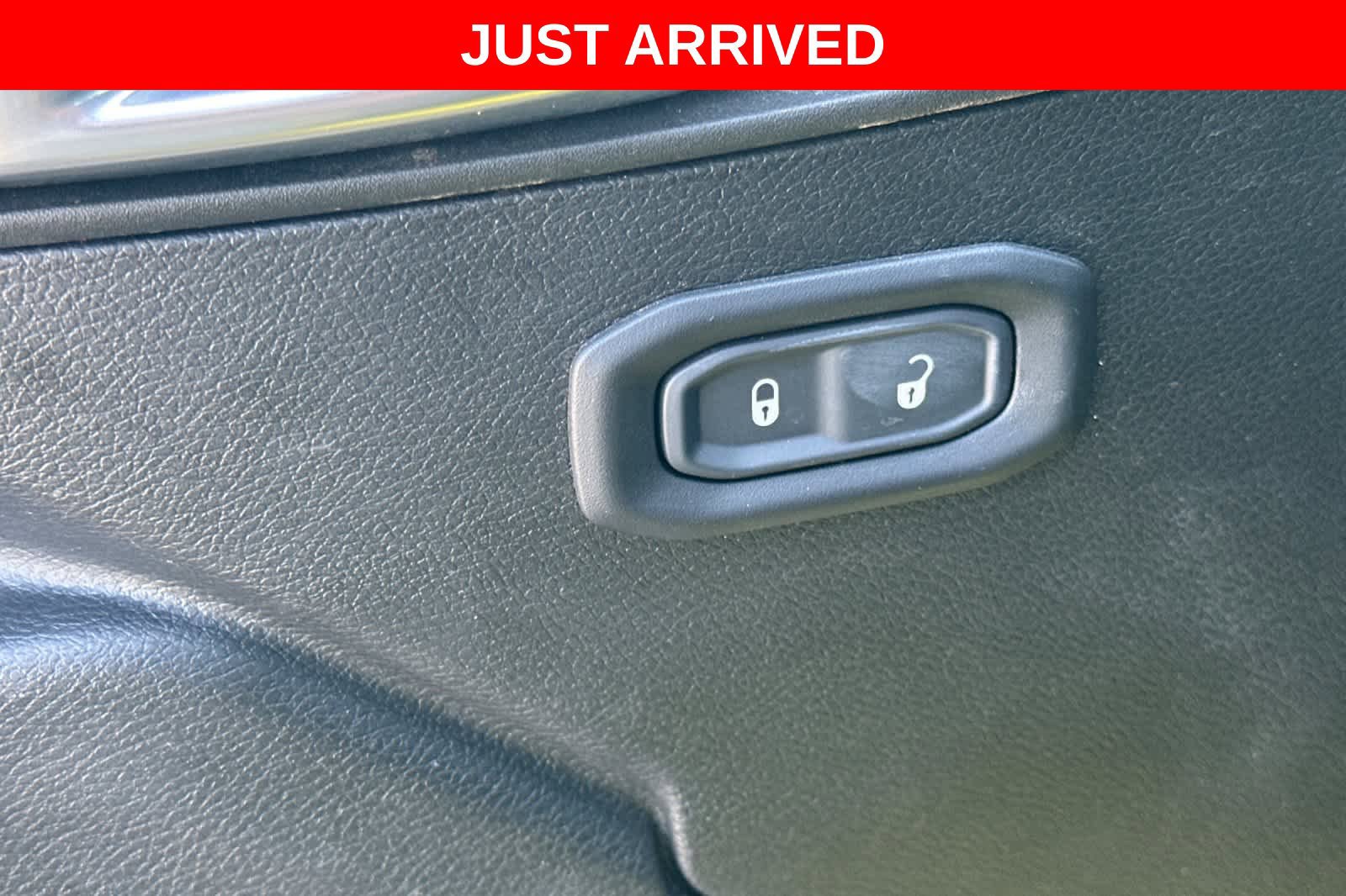 Used 2022 Jeep Wrangler Unlimited Rubicon 4xe w/ Cold Weather Group AWD/4WD image 14
