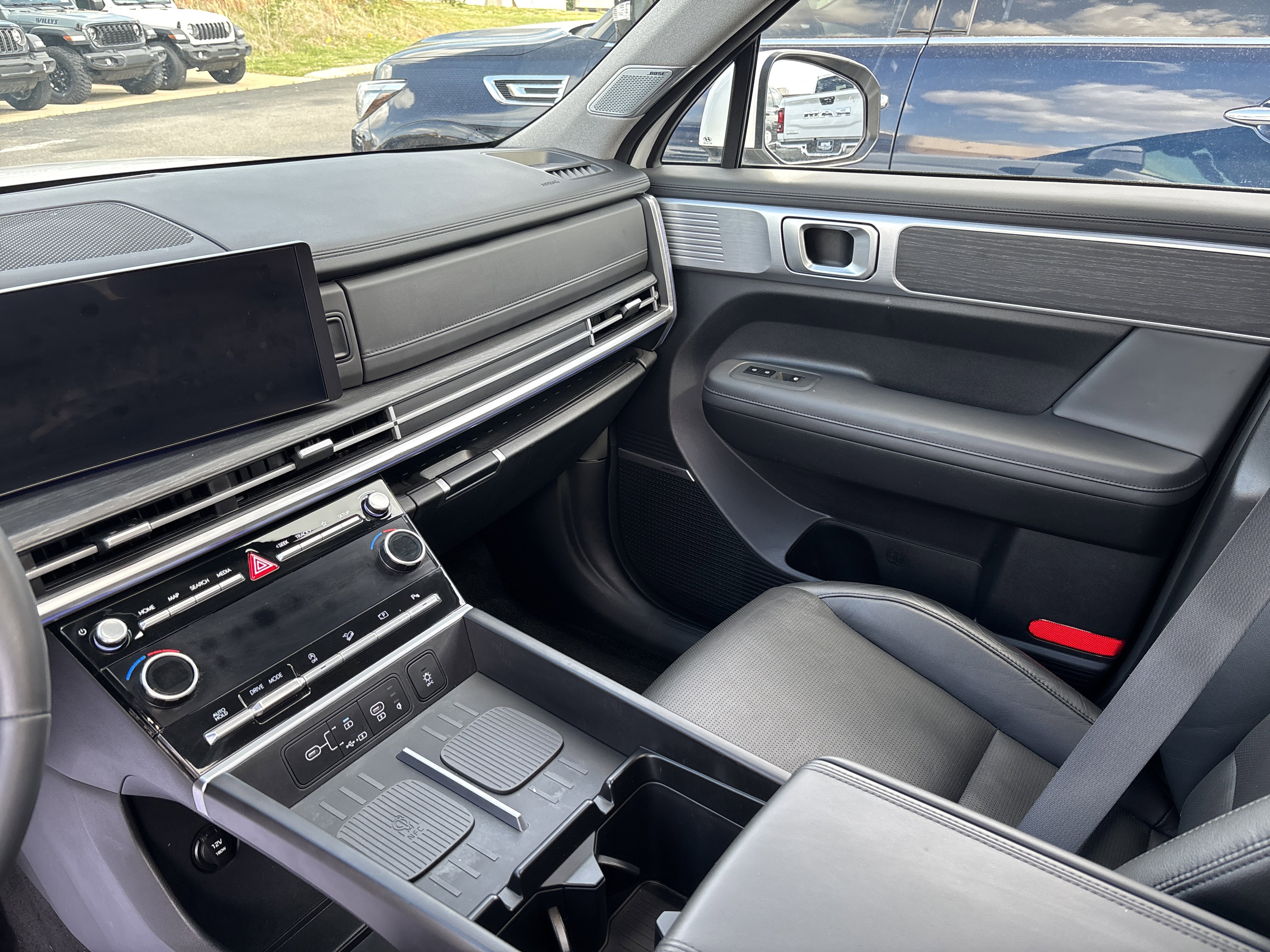 Used 2024 Hyundai Santa Fe Limited image 34