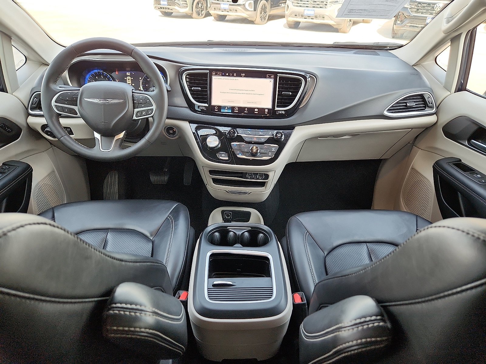 Used 2023 Chrysler Pacifica Touring-L FWD image 10