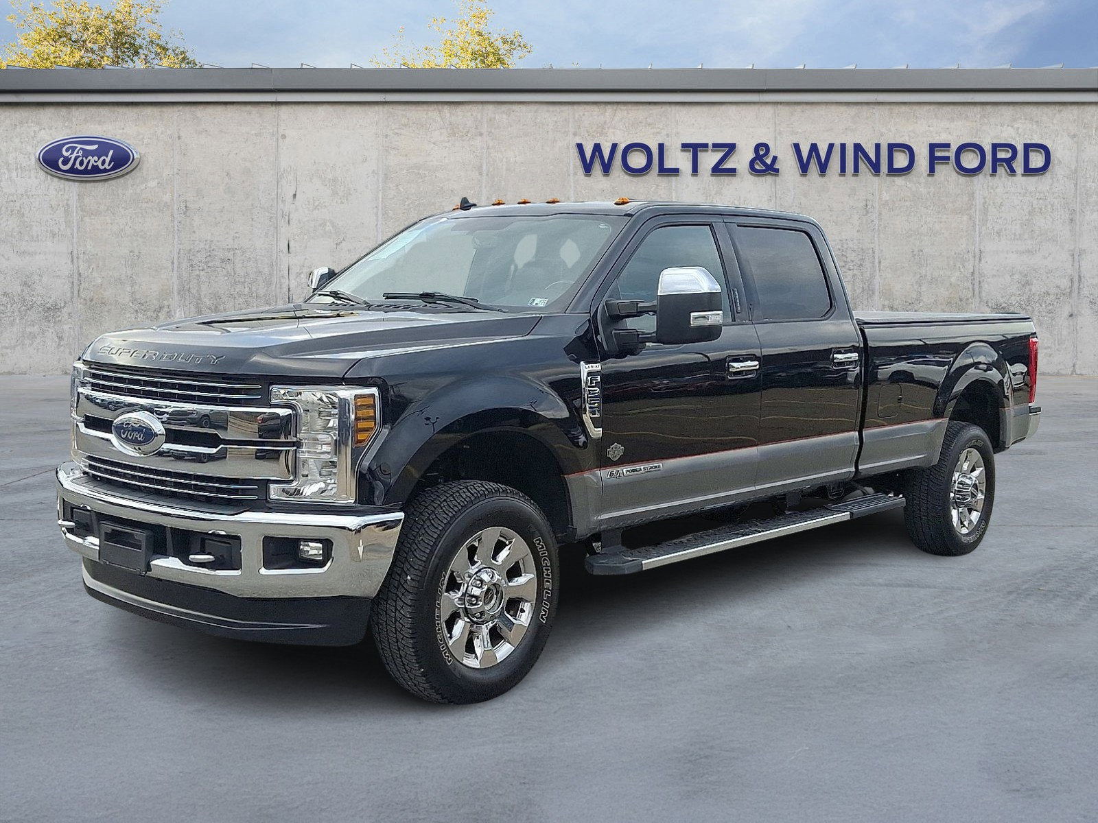 Used 2019 Ford F350 Lariat w/ Chrome Package image 3