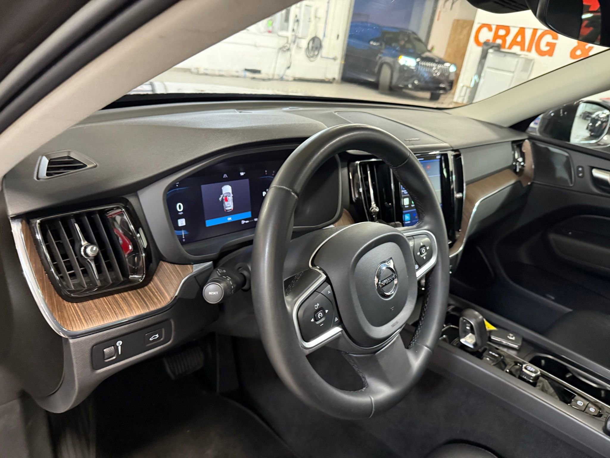 Used 2022 Volvo XC60 B5 Momentum w/ Climate Package image 36