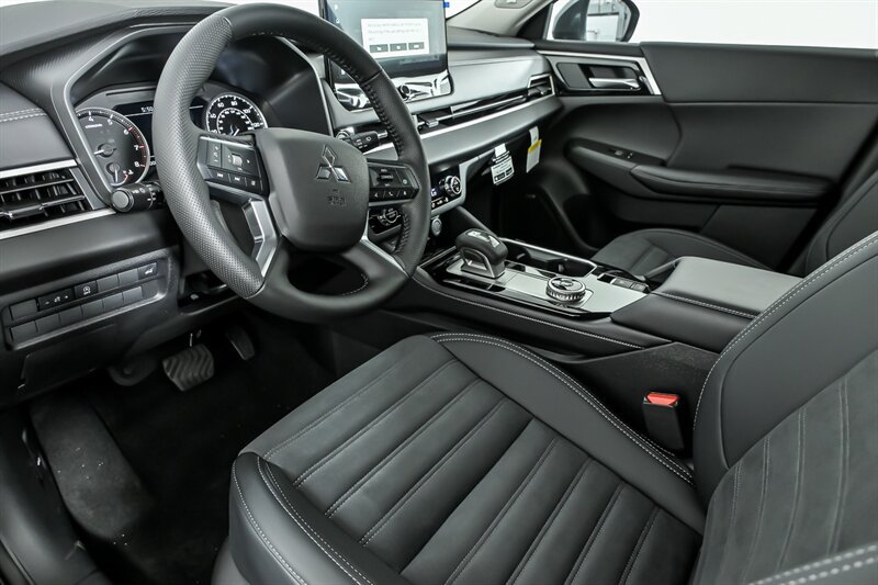 New 2026 Mitsubishi Outlander SE FWD image 13