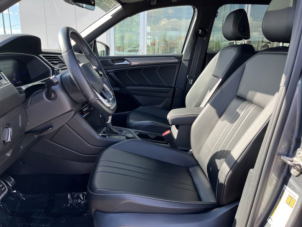Certified 2022 Volkswagen Tiguan SE R-Line AWD/4WD image 26