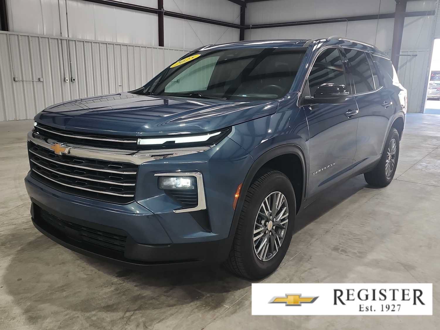 Used 2025 Chevrolet Traverse LT