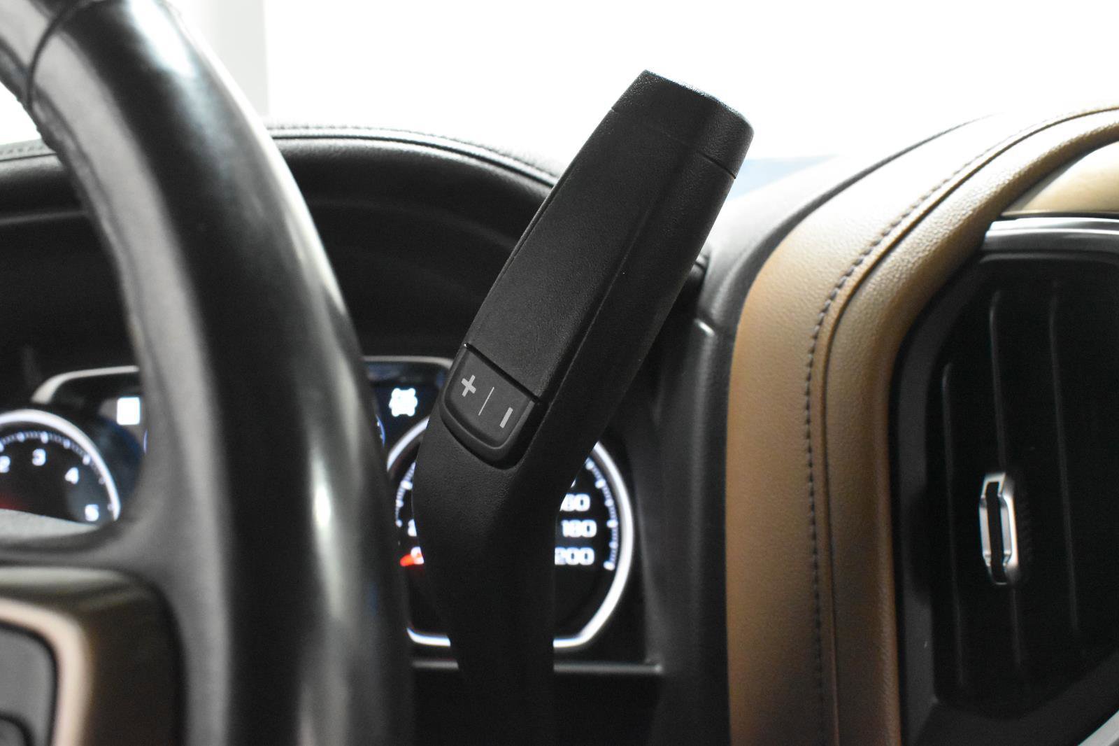 Used 2020 Chevrolet Silverado 1500 High Country image 14