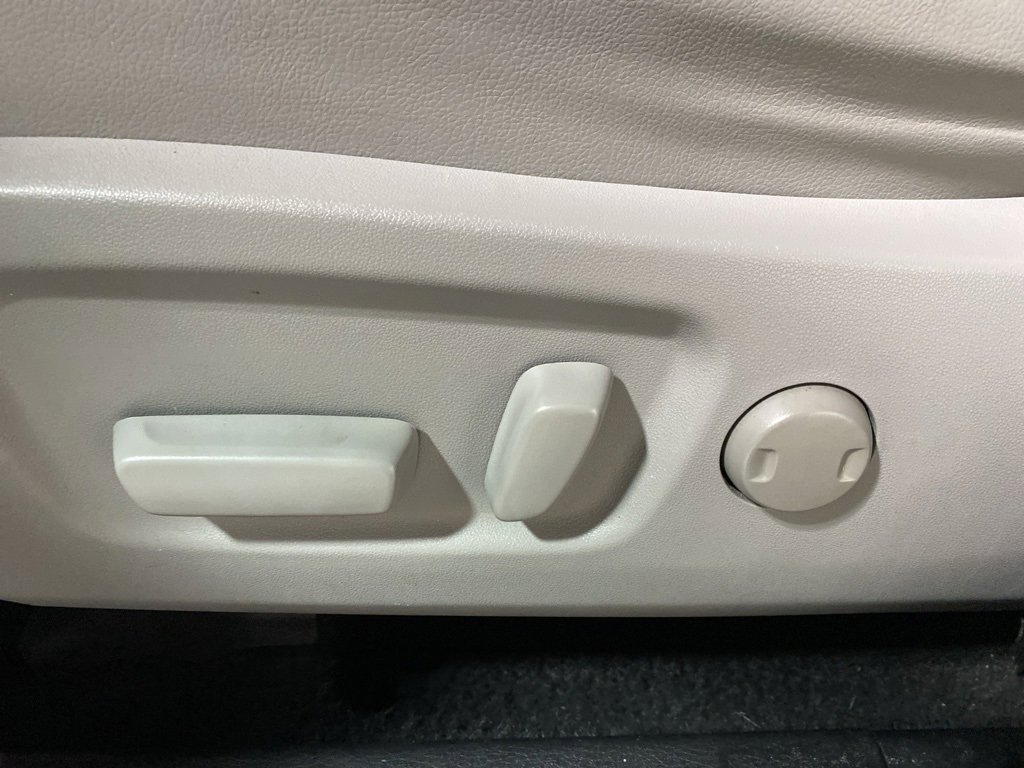 Used 2019 Toyota Highlander XLE image 29