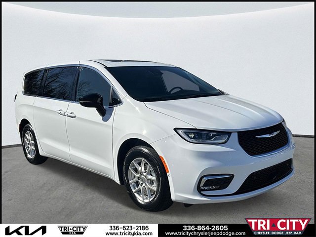 New 2025 Chrysler Pacifica Select image 1