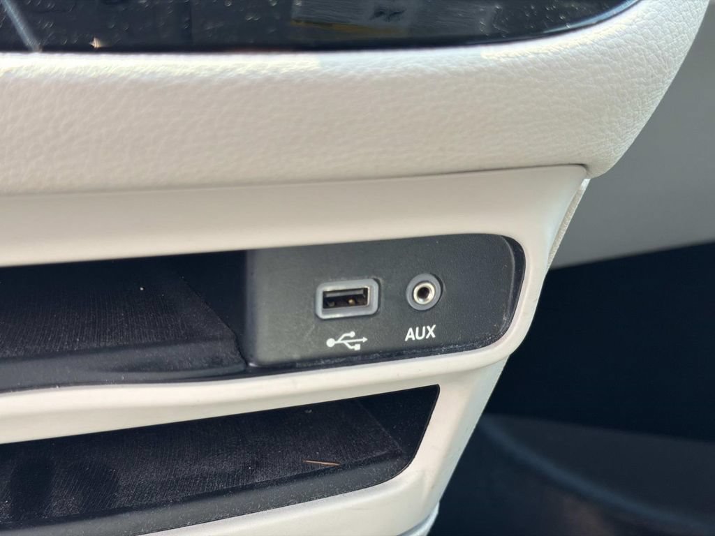 Used 2020 Chrysler Pacifica Limited FWD image 32