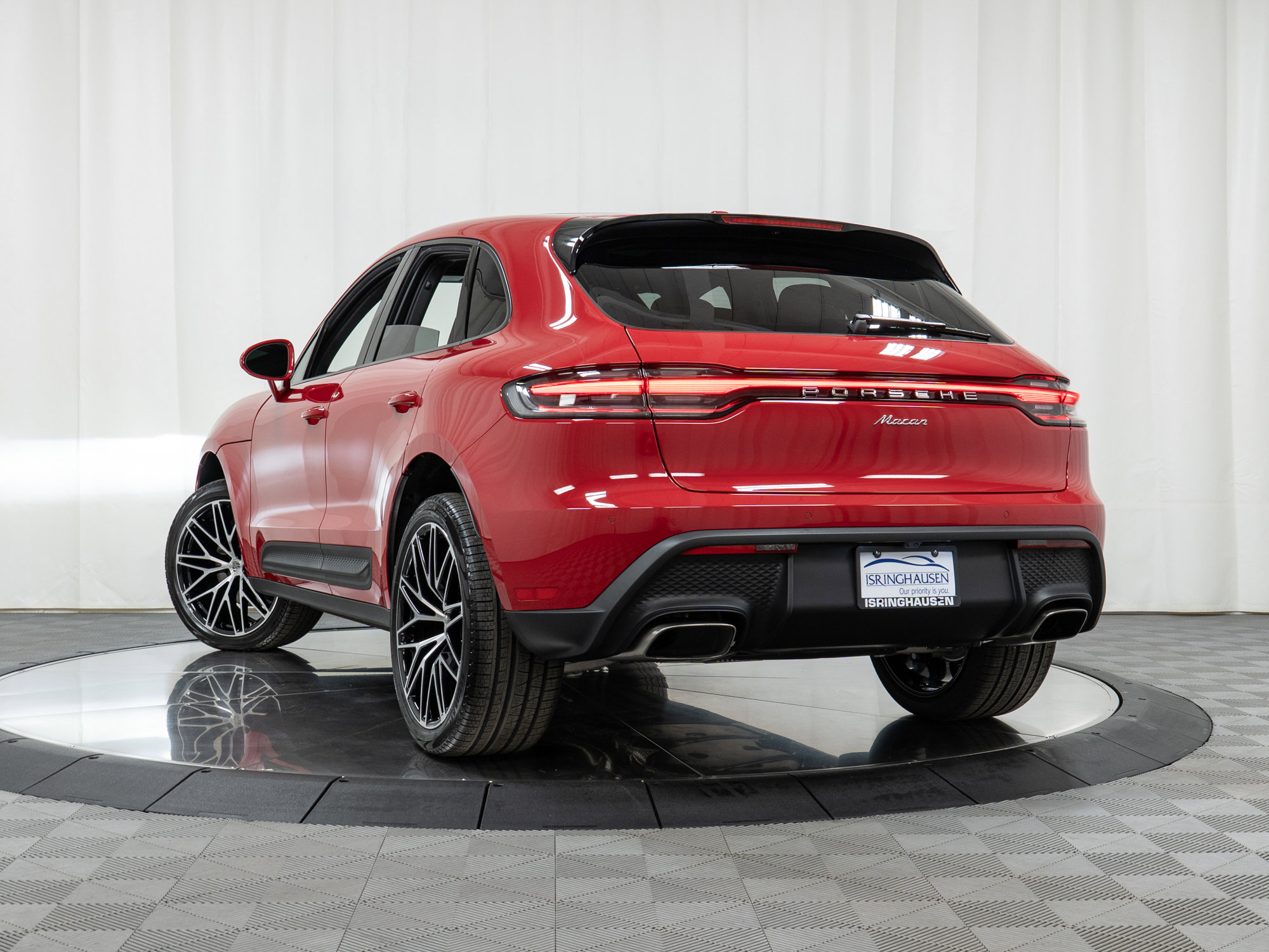 Used 2025 Porsche Macan image 31