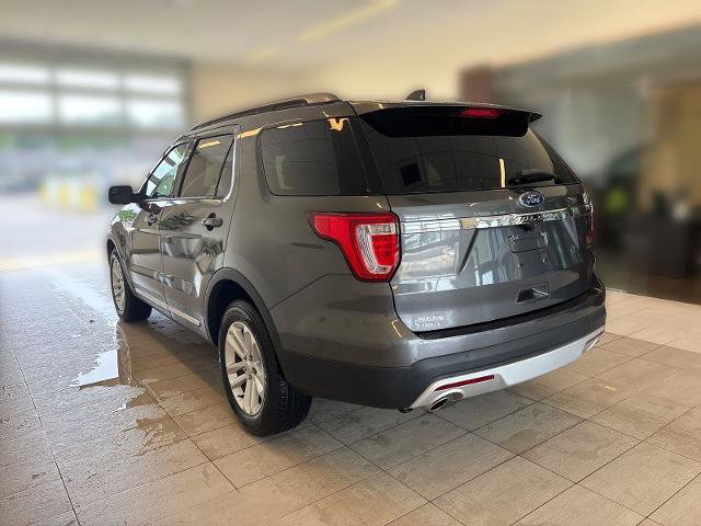 Used 2017 Ford Explorer XLT w/ Equipment Group 201A FWD image 2