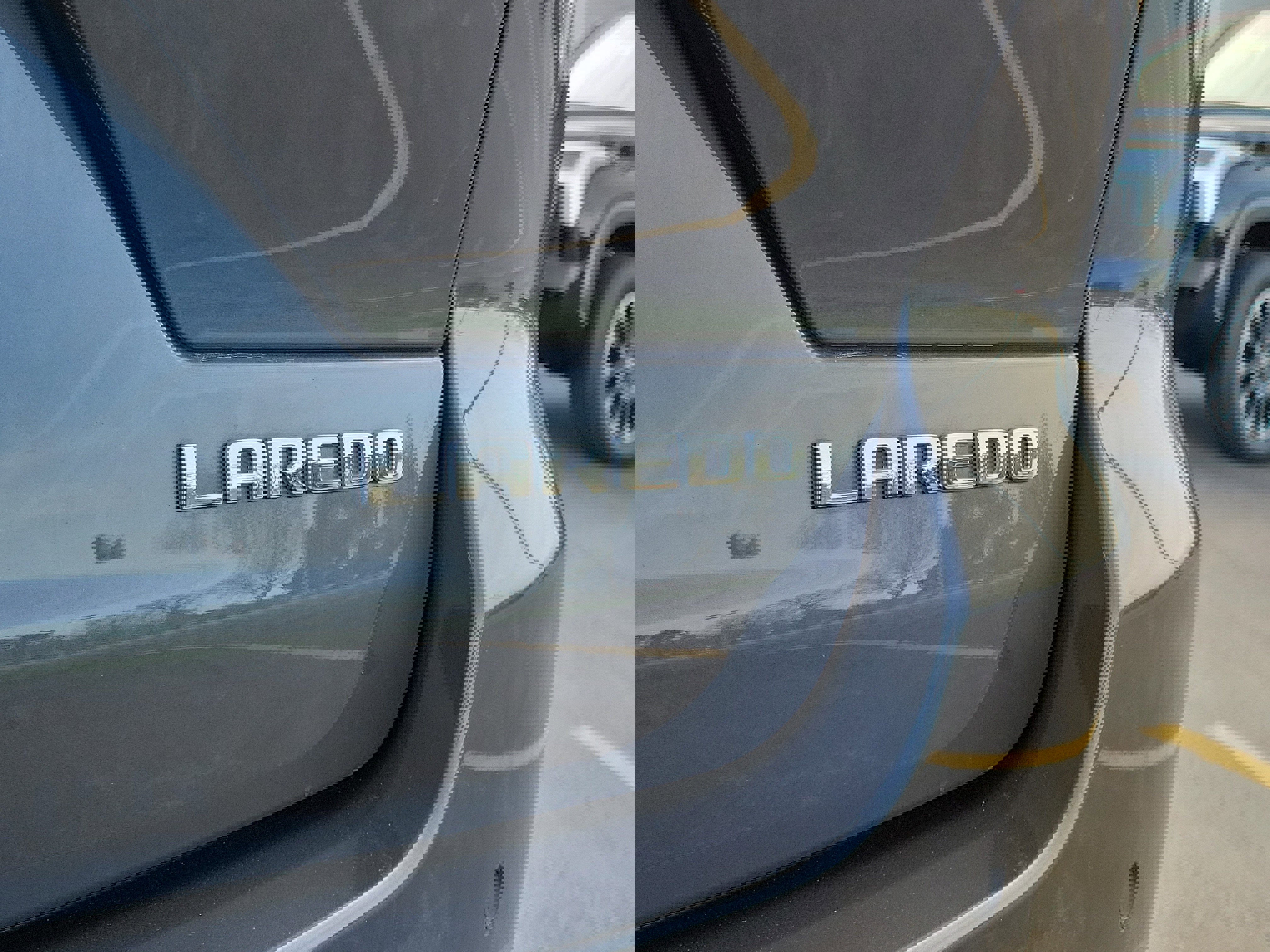 Used 2024 Jeep Grand Cherokee Laredo image 7