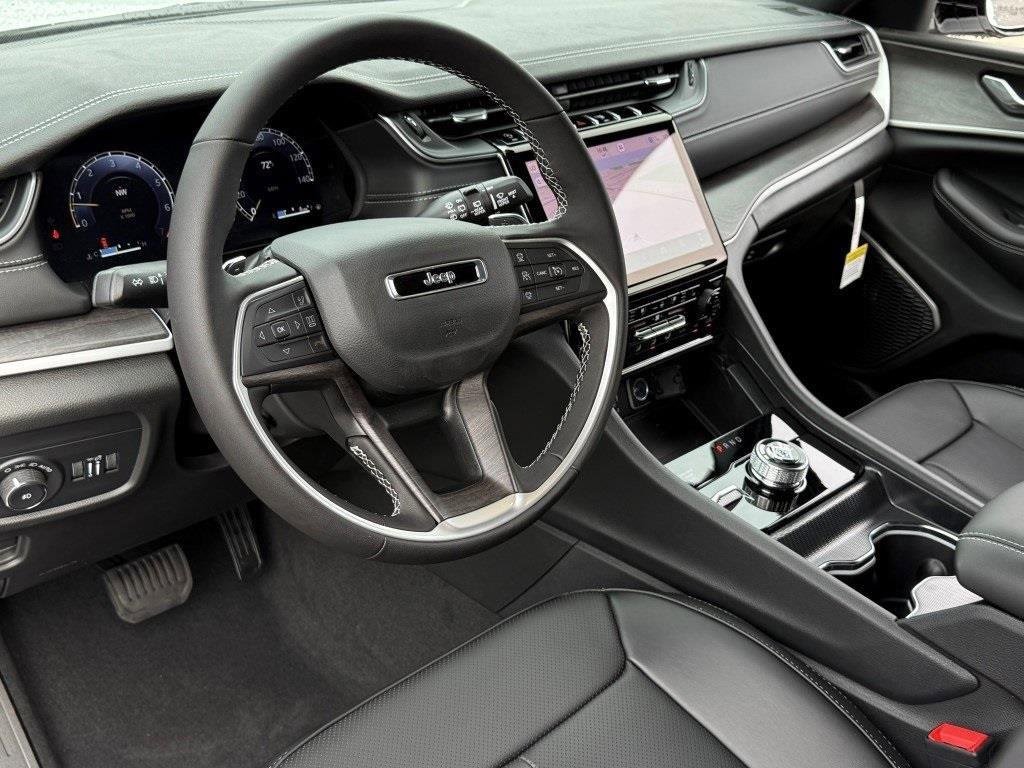 New 2025 Jeep Grand Cherokee L Limited w/ Luxury Tech Group II image 18