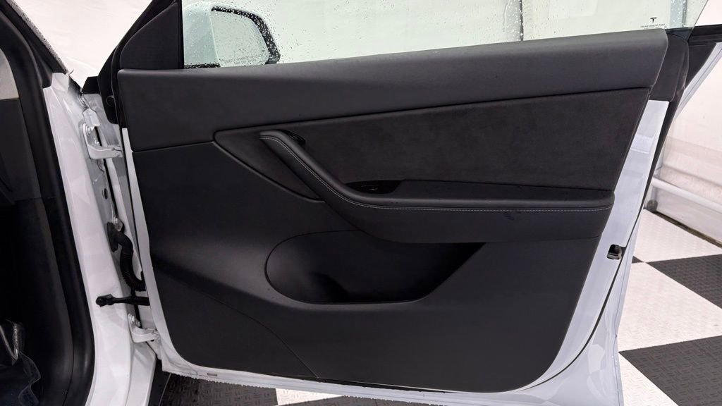 Used 2021 Tesla Model Y 2WD image 24