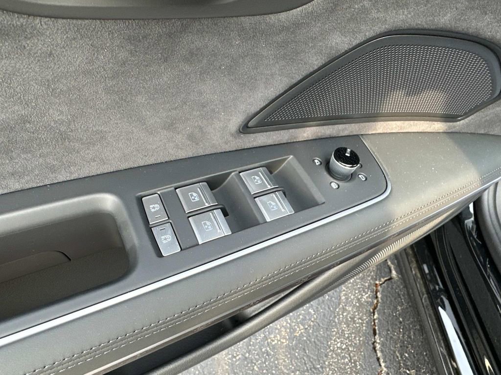 New 2025 Audi A8 L 3.0T image 13