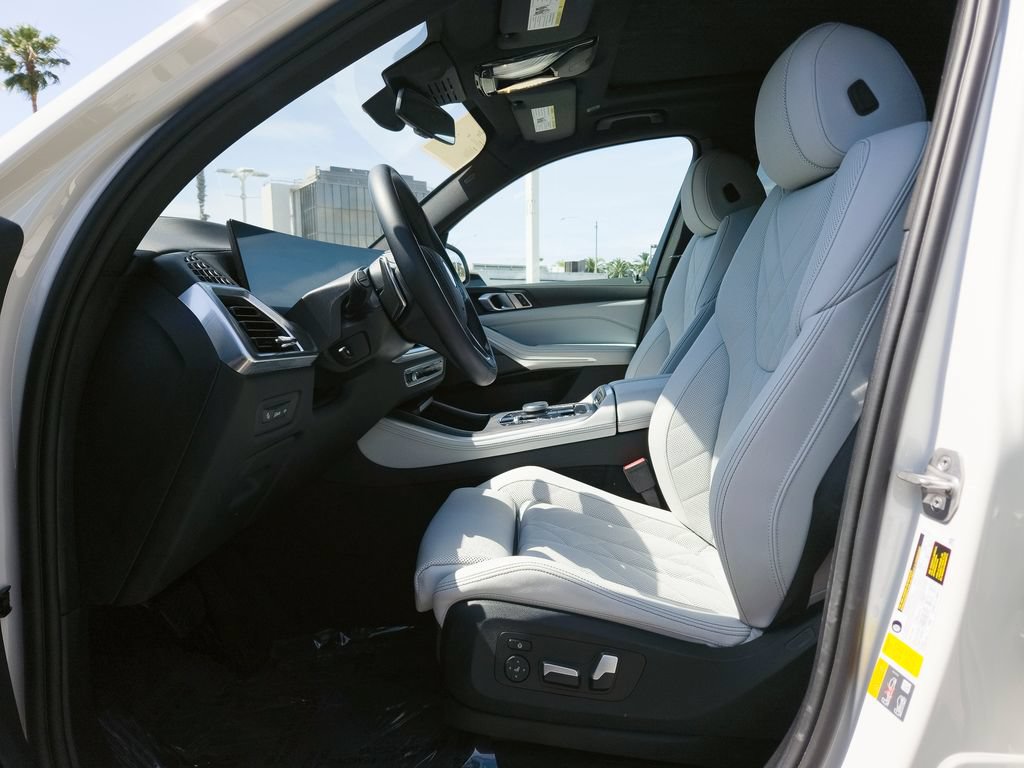Used 2024 BMW X5 xDrive50e w/ Premium Package AWD/4WD image 8