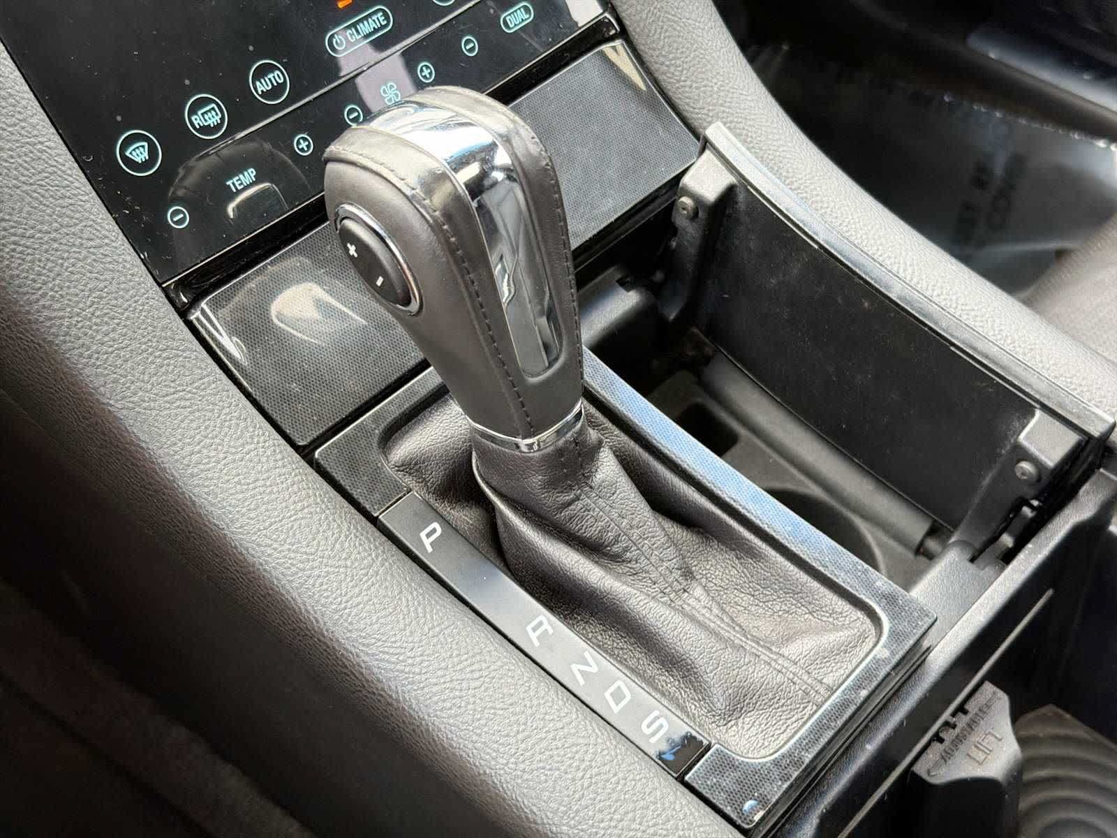 Used 2013 Ford Taurus Limited FWD image 26
