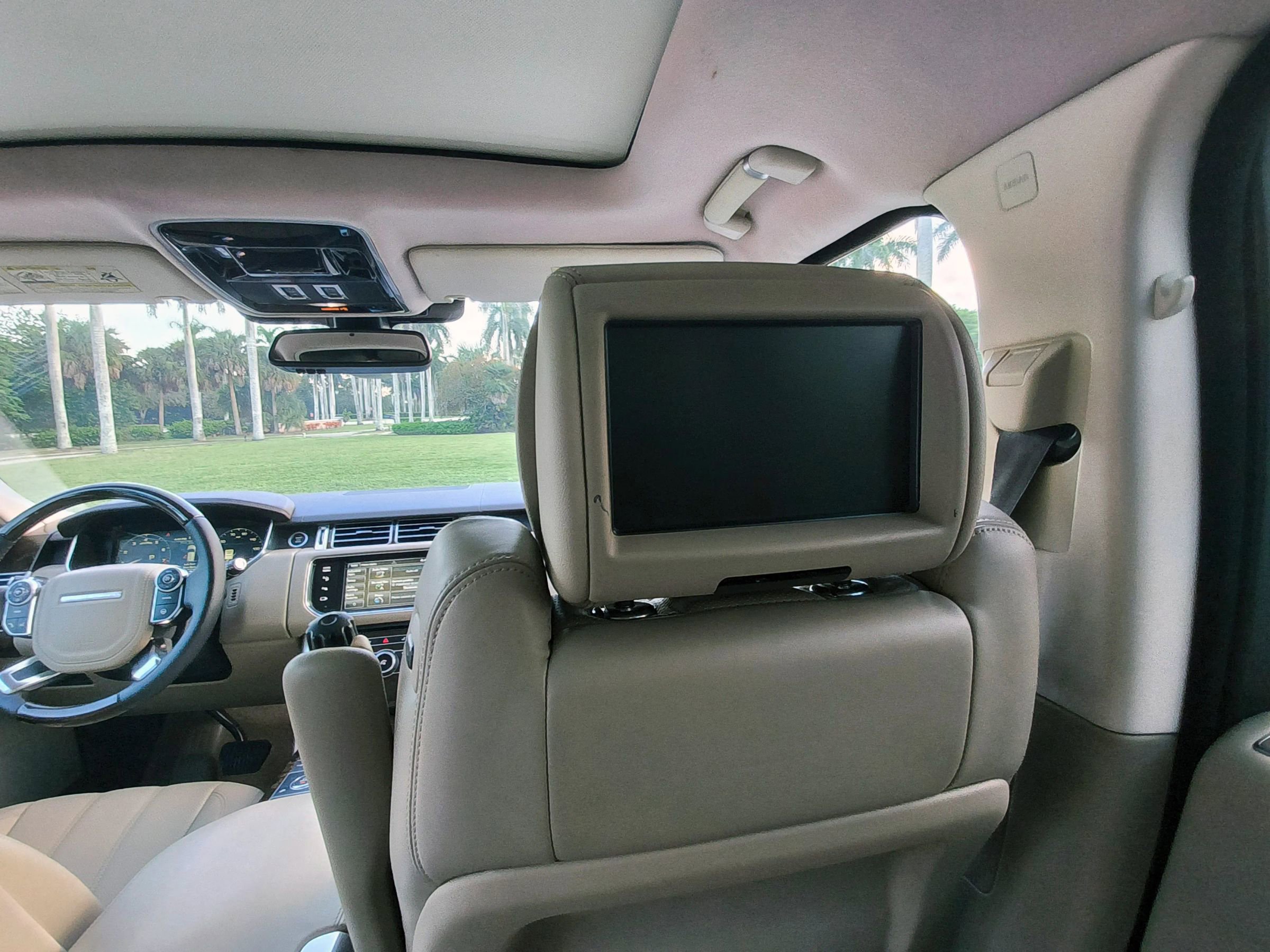 Used 2015 Land Rover Range Rover HSE image 28