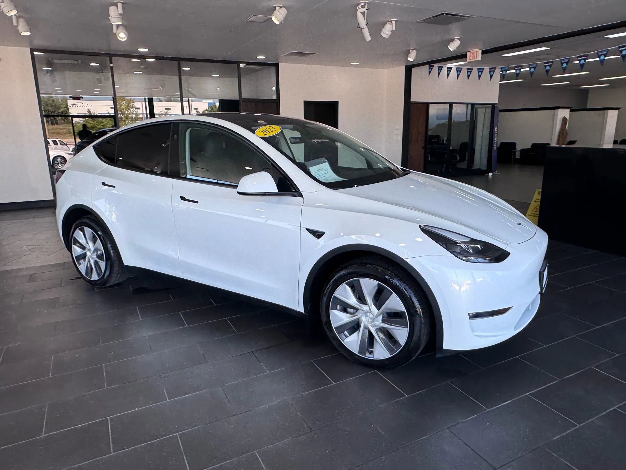 Used 2023 Tesla Model Y Long Range image 2