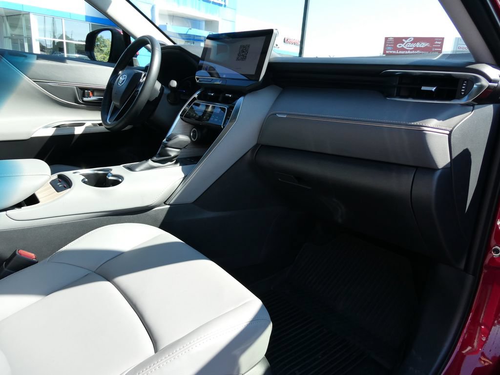 Used 2024 Toyota Venza XLE AWD/4WD image 16