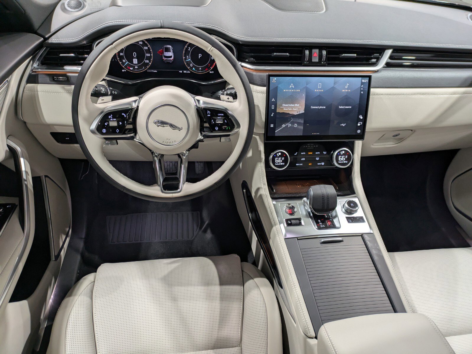 New 2026 Jaguar F-PACE R-Dynamic S image 13