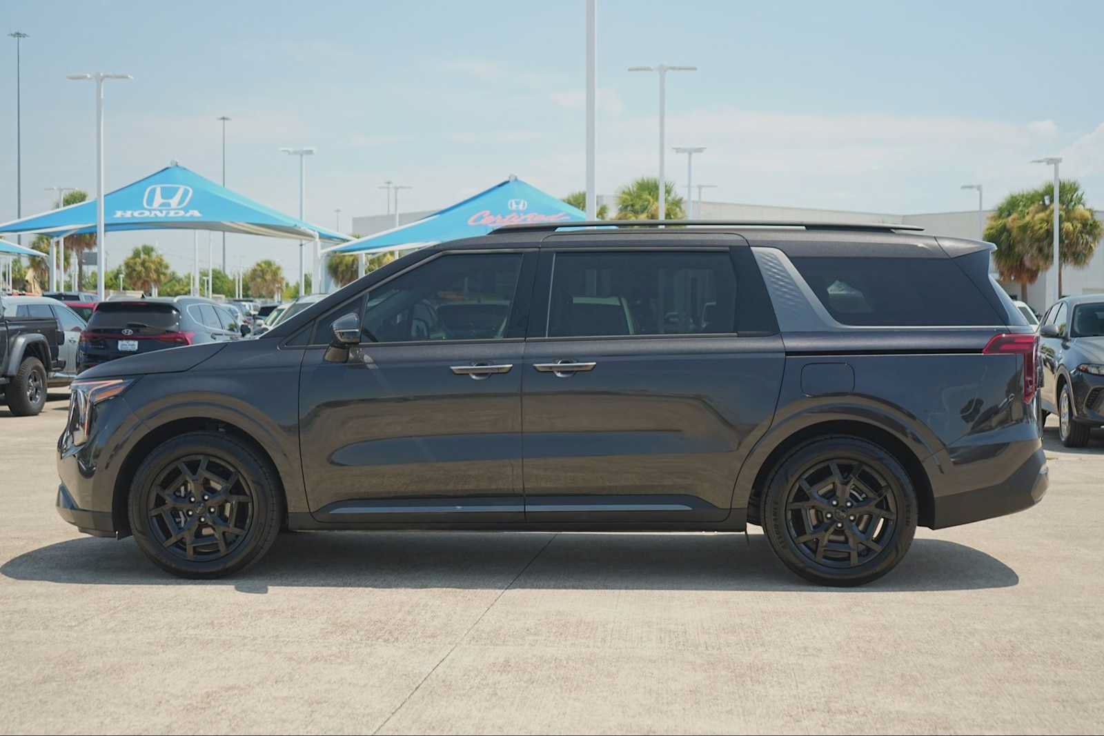 Used 2026 Kia Carnival SX Prestige FWD image 3