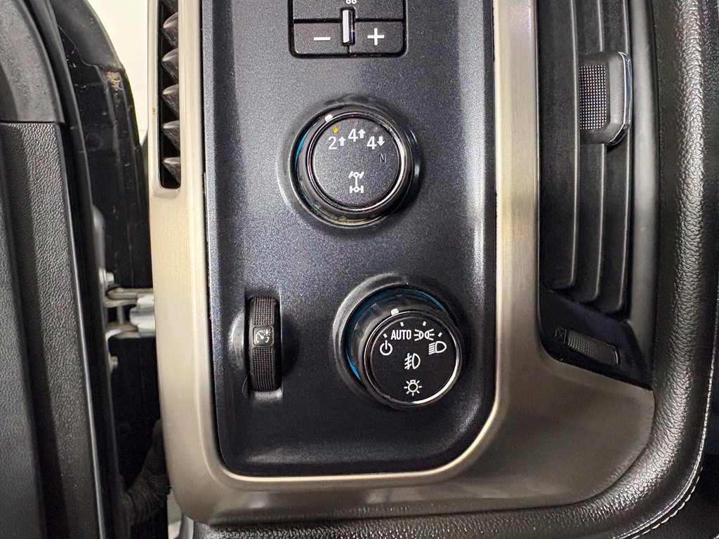 Used 2019 GMC Sierra 2500 Denali w/ Duramax Plus Package AWD/4WD image 22