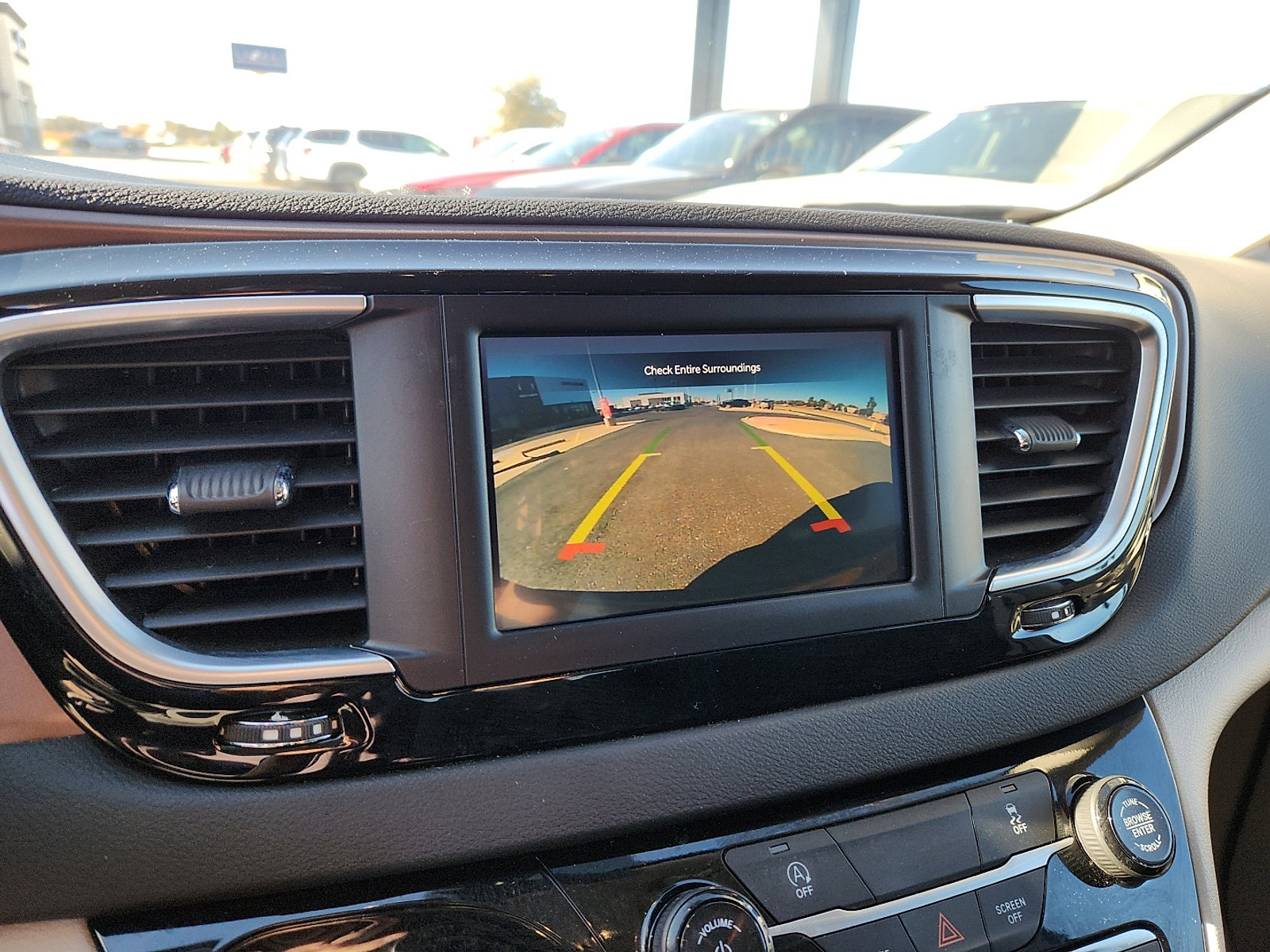 Used 2024 Chrysler Voyager LX image 18