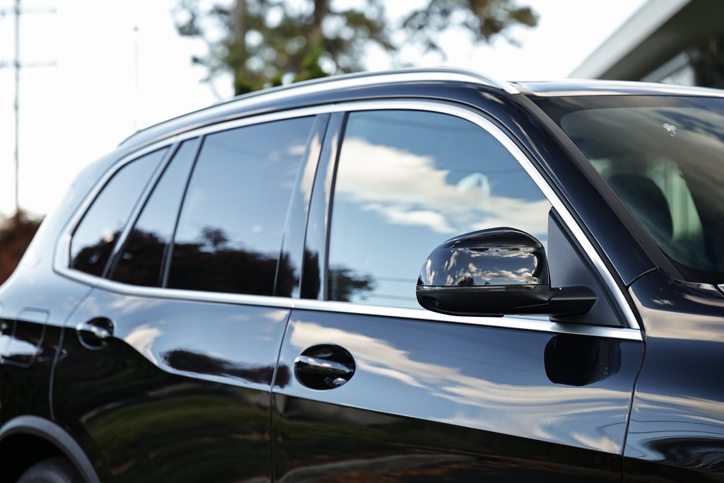 New 2026 BMW X5 xDrive50e w/ Climate Comfort Package image 3