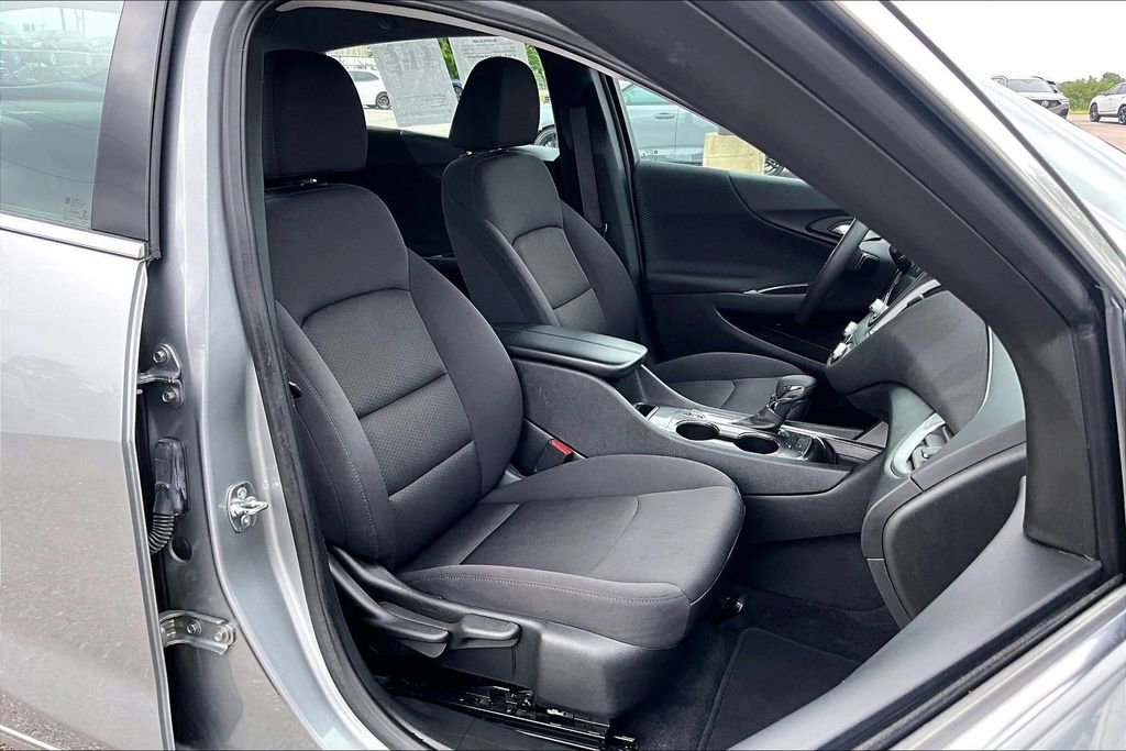 Used 2025 Chevrolet Malibu LT FWD image 10