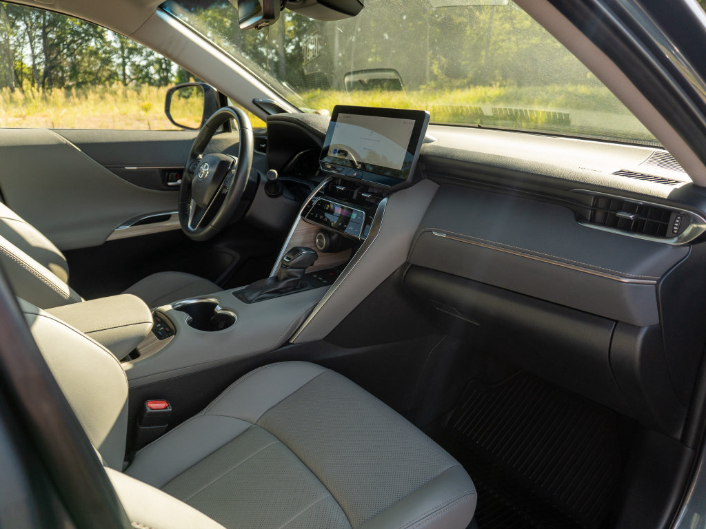 Used 2024 Toyota Venza Limited AWD/4WD image 17