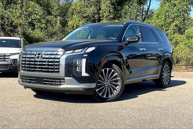 Used 2023 Hyundai Palisade Calligraphy image 2