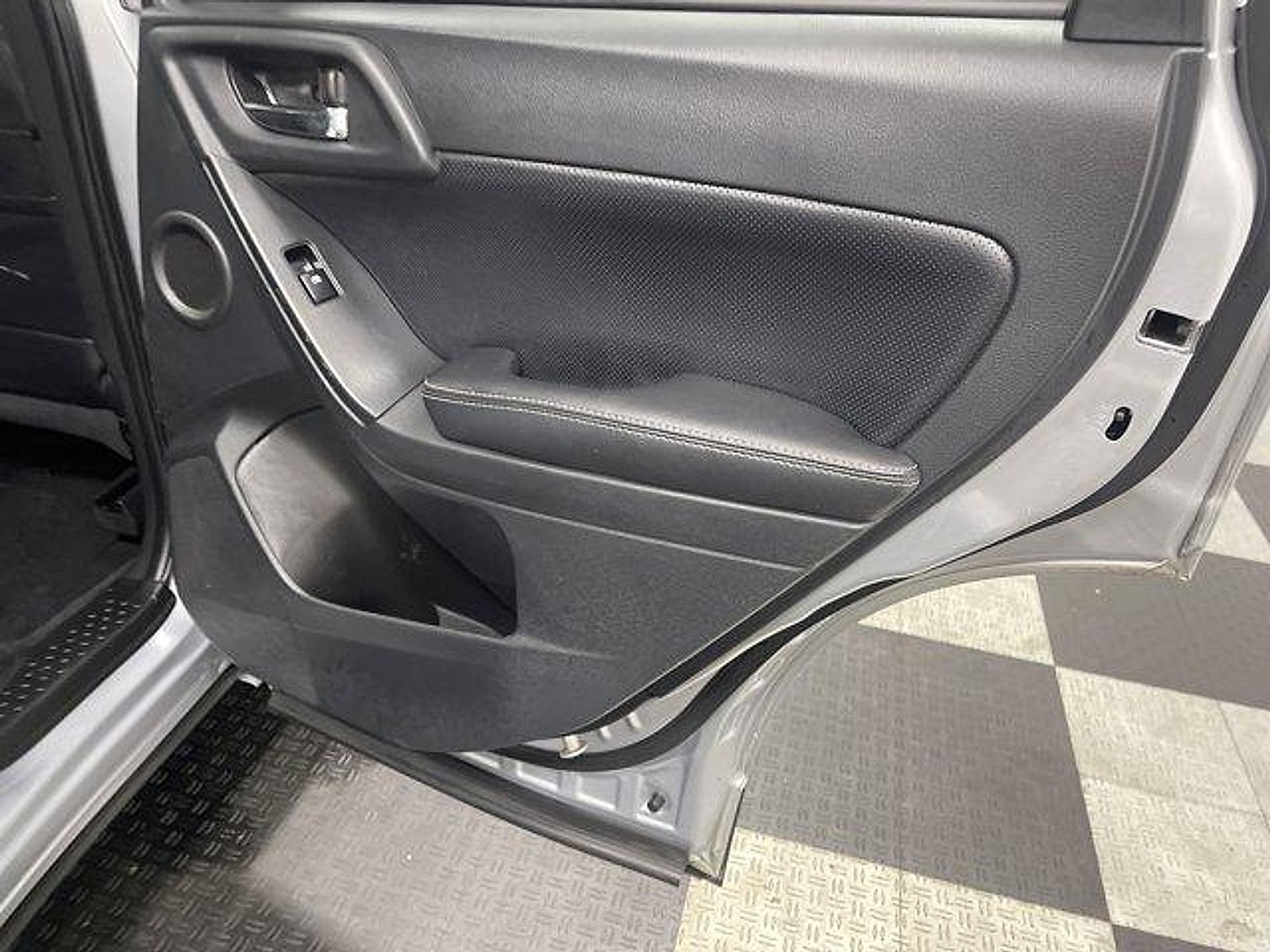Used 2014 Subaru Forester 2.5i Touring AWD/4WD image 14