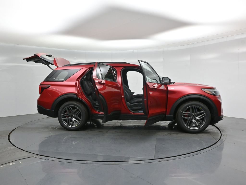 New 2026 Ford Explorer ST-Line w/ ST-Line Street Pack image 4