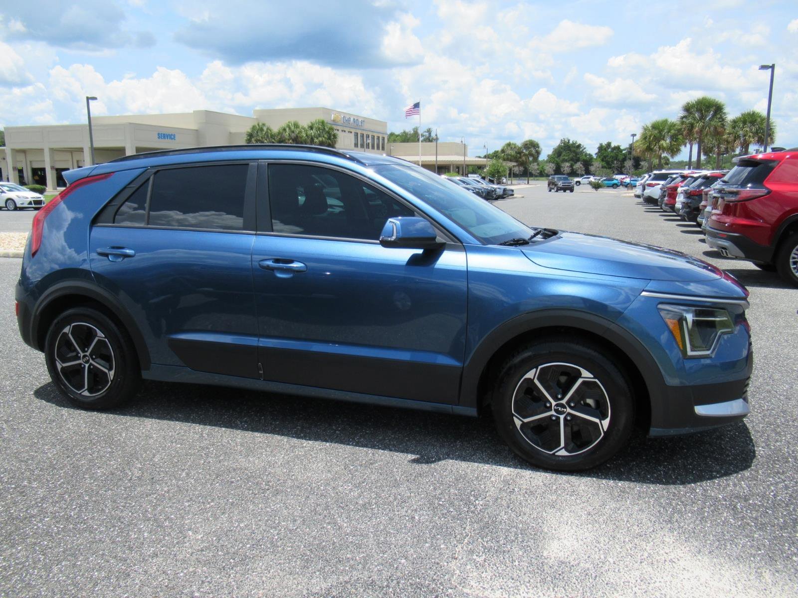 Used 2023 Kia Niro EX FWD image 2