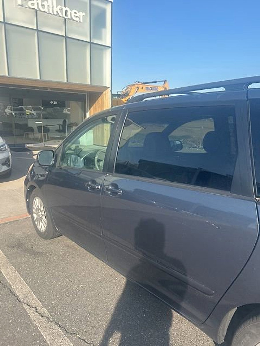 Used 2010 Toyota Sienna XLE FWD image 13