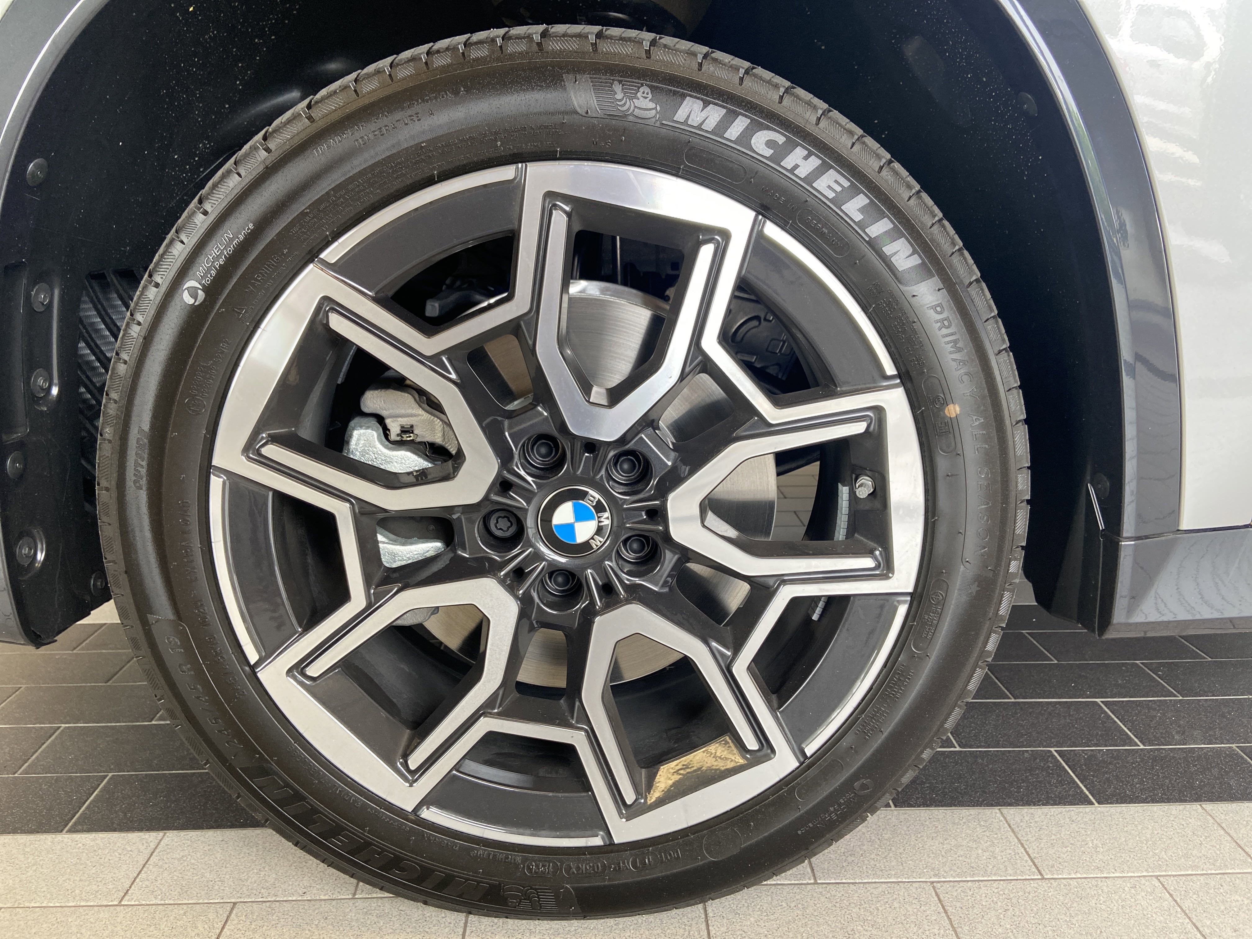 Used 2025 BMW X1 xDrive28i w/ Technology Package image 12