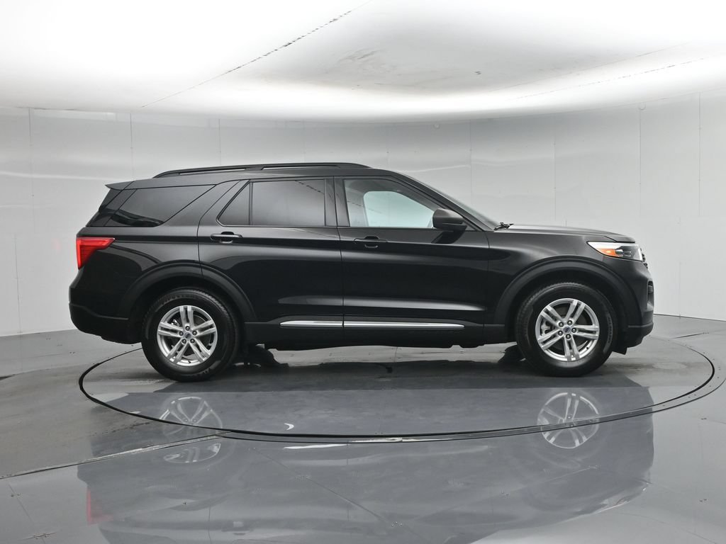 Certified 2024 Ford Explorer XLT RWD image 21