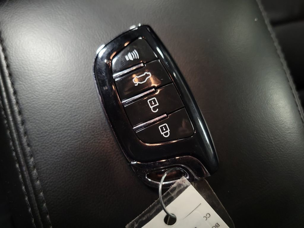 Used 2019 Jeep Grand Cherokee Limited image 16