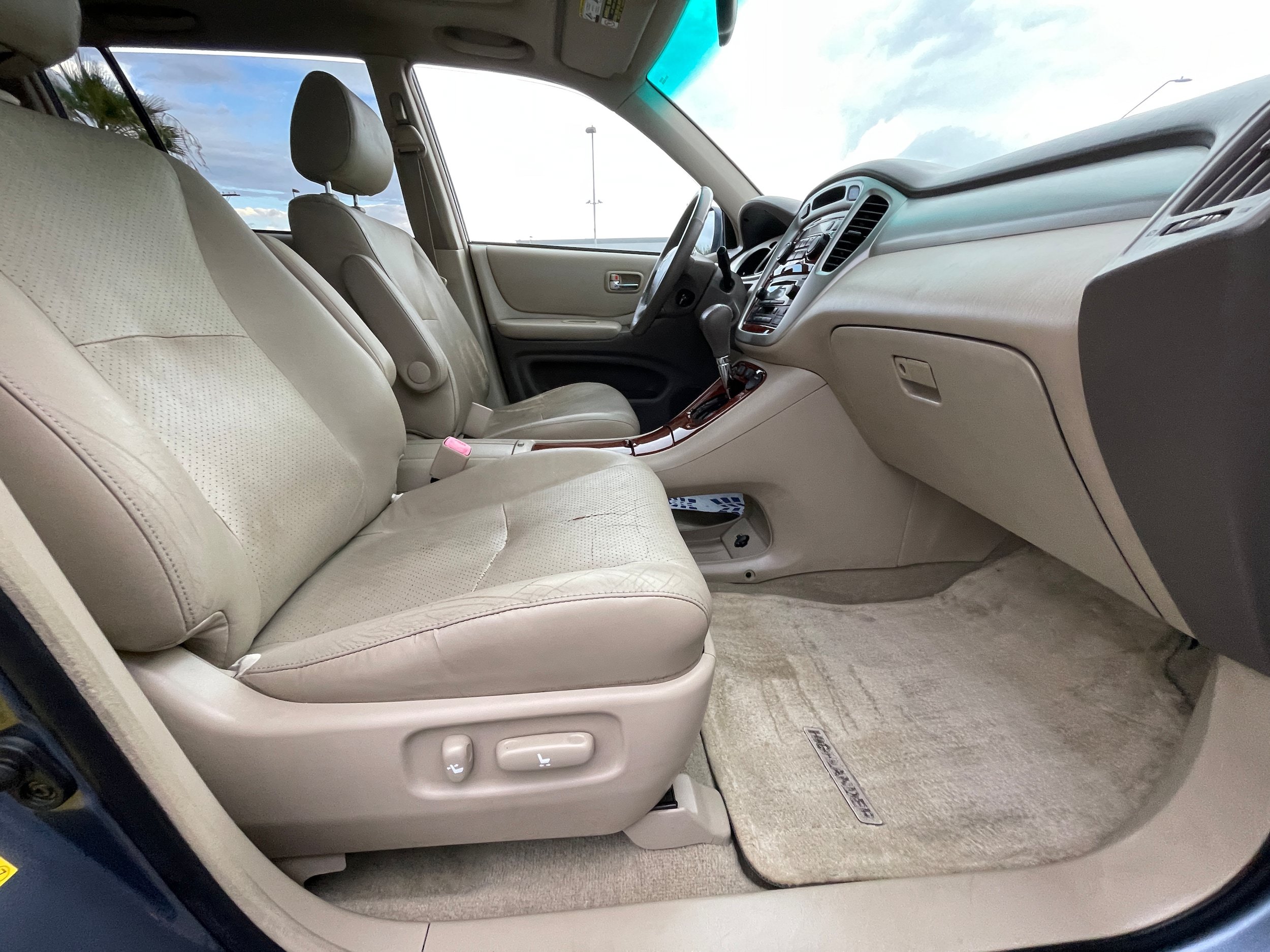 Used 2005 Toyota Highlander 2WD V6 w/ 3rd Row image 23